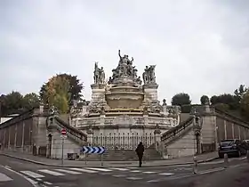 Fontaine monumentale avec des statues