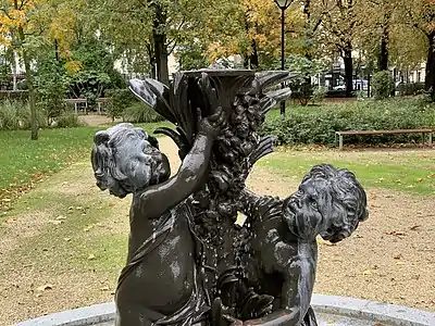 Fontaine, gros plan sur les chérubins.