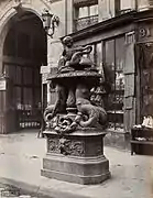 Le modèle au cygne en place vers 1875, photo de Charles Marville.