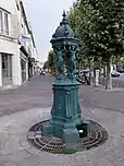 Fontaine Wallace, Maisons-Laffitte, Angles de la rue de Paris et de l'avenue de Longueil