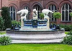Fontaine dans la cour du palais, offerte par le Danemark