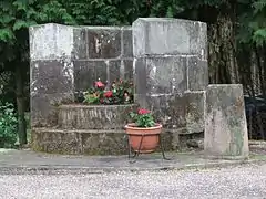 La fontaine du bas du village.