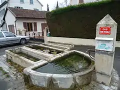 Fontaine du Petit Champ de Mars.