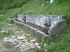 Fontaine du village d'Apcher.