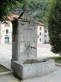 La fontaine.