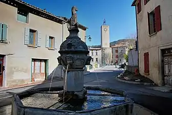 La fontaine.