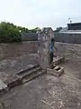 La fontaine de Saint-Julien, aussi équipée d'une pompe.