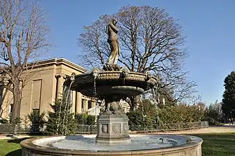 Fontaine des Ambassadeurs.
