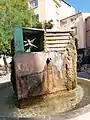 La fontaine des Lumières, rue Monclar, inaugurée en 1998, une des plus récentes du centre historique