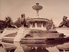 La fontaine du Château d'eau de Gabriel Davioud, photo d'Eugène Atget (1903).