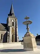 Fontaine et église de Sens-Beaujeu.