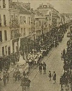 Cortège du Grand Retour à Fontainebleau (28 ou 29 septembre 1945).