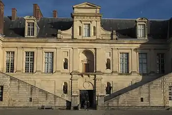 L'aile de la Belle Cheminée du château de Fontainbleau, bâtie entre 1565 et 1570 sur les dessins du Primatice.