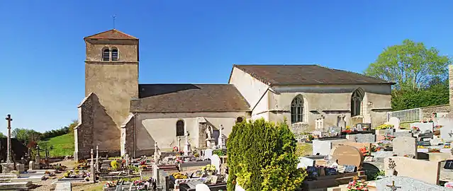 qui contient aussi le cimetière.