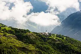 Fontcouverte en été depuis la D 78A.