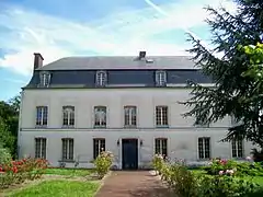 L'ancien manoir du Sévy, rue du Sévy, au nord du bourg.