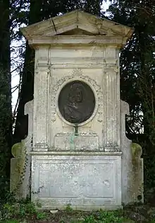 Monument à Jean Regnault de Segrais.