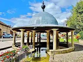 Fontaine-lavoir de Fontenois-lès-Montbozon