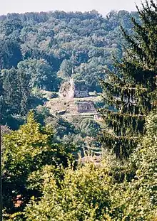 Fontenoy-le-Château, vestige du donjon.