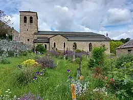 L'église Saint-Clément et le vieux cimetière.