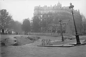 Accident en 1915 : affaissement du sol à la suite des travaux d'aménagement de la ligne de métro.