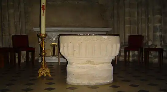 Les fonts baptismaux (XVIIIe siècle).