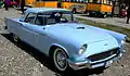 Ford Thunderbird de 1957 avec capote standard en fibre de verre.