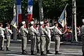 Gardes au drapeau du 3e REI (à gauche) du 4e RE (au centre) et du 2e REP (à droite) lors du défilé du 14 juillet 2013 sur l'Avenue des Champs-Élysées à Paris.