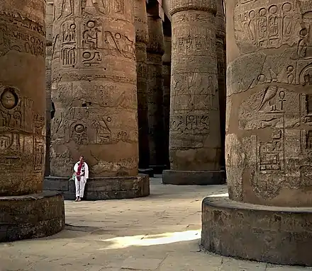 Grande salle hypostyle du temple d'Amon-Rê à Karnak. Séthi Ier.