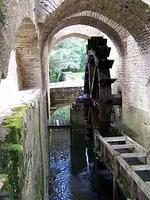 La roue à aubes des forges de Buffon sur les eaux de l'Armançon