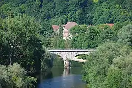 Ancien pont ferroviaire sur le Doubs.