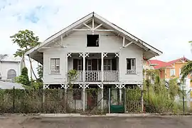 Façade principale de la villa.