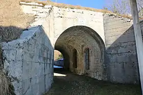 Porche de l'entrée vu depuis la cour intérieure