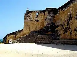 Le fort Jésus vu depuis la douve nord