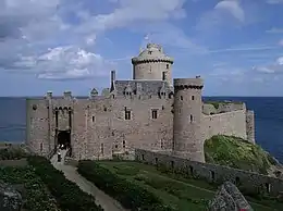 Fort-la-Latte, appelé localement Fort de la Roche-Goyon ou Roche-Gouyon (XIVe siècle)