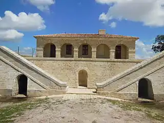 Corps de garde de la Gironde restauré, côté place