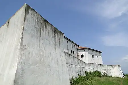 Vue des fortifications en contrebas.