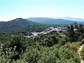 Le fort de Bellegarde au-dessus de la ville du Perthus