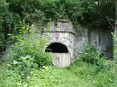 Entrée du fort de Manonviller, ruiné par les tirs d'artillerie lourde.