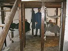 Mise en scène avec des mannequins de l'infirmerie du fort de Vaux.