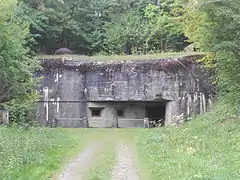 Entrée des hommes (EH) de l'ouvrage.