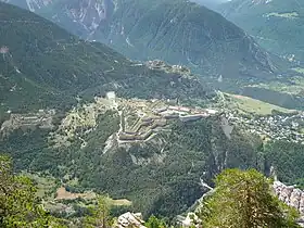 Le Fort des Têtes, qui surplombe la vieille ville depuis l'Est.