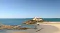 Île du Fort National, au premier plan la plage du sillon et au fond à gauche, coupée, l'île de Cézembre.