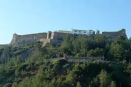 Le fort S. Filipe sur les hauteurs.