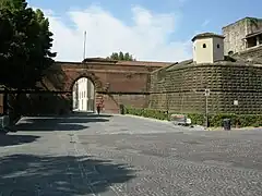 Accès à la forteresse, côté ville.