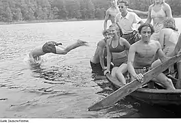 Jeunes allemands dans le lac, en 1947-1948.