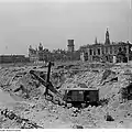 Travaux de fouille sur le Neumarkt, en arrière-plan à droite le Johanneum, détruit pendant la guerre (vers 1959)