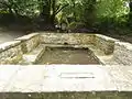 Fouesnant : la fontaine près de la chapelle Sainte-Anne, vue d'ensemble.