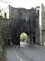 Revers de la Porte Notre-Dame, en descendant la Rue de la Fourchette.