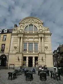 Façade du théâtre municipal.